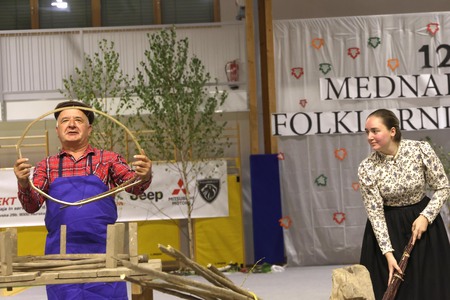 12 MEDNARODNI FOLKLORNI FESTIVAL 29 FOTO LJUBO VUKELIČ